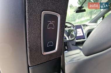 Позашляховик / Кросовер Tesla Model X 2018 в 