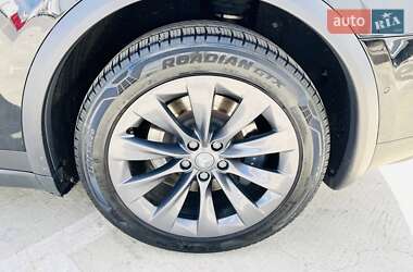 Позашляховик / Кросовер Tesla Model X 2018 в 
