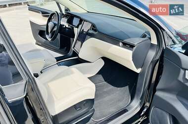 Позашляховик / Кросовер Tesla Model X 2018 в 