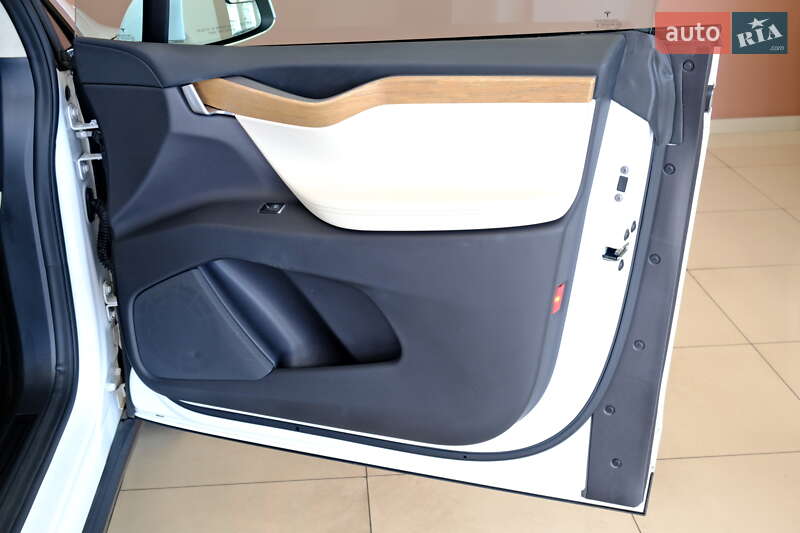 Позашляховик / Кросовер Tesla Model X 2018 в Одесі