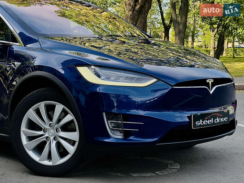Позашляховик / Кросовер Tesla Model X 2017 в 