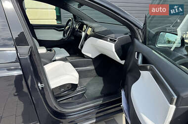 Позашляховик / Кросовер Tesla Model X 2017 в 
