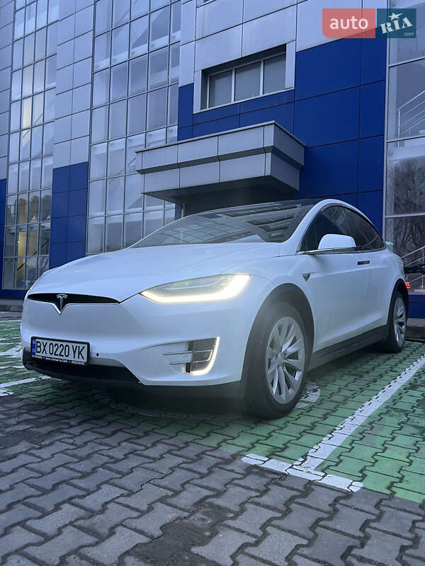 Позашляховик / Кросовер Tesla Model X 2020 в 