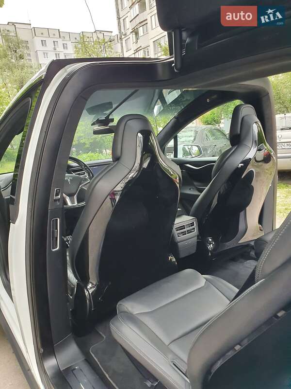 Позашляховик / Кросовер Tesla Model X 2016 в Києві