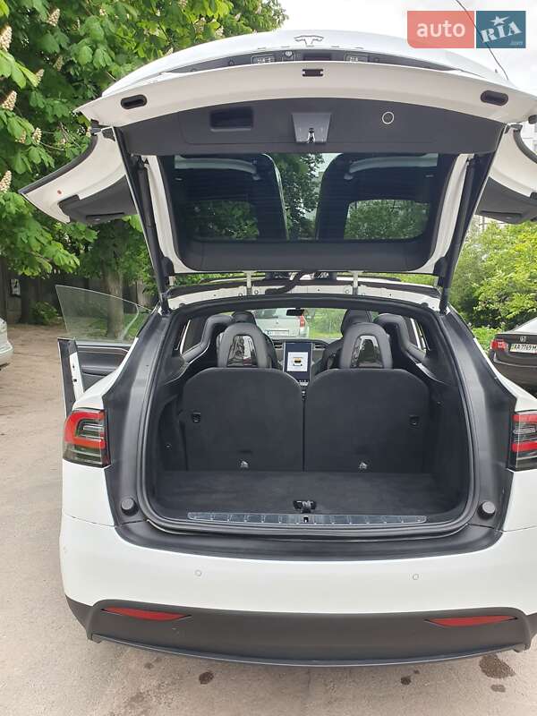 Позашляховик / Кросовер Tesla Model X 2016 в Києві