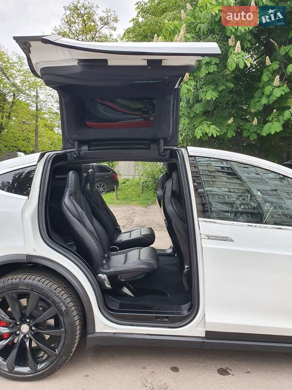 Позашляховик / Кросовер Tesla Model X 2016 в Києві