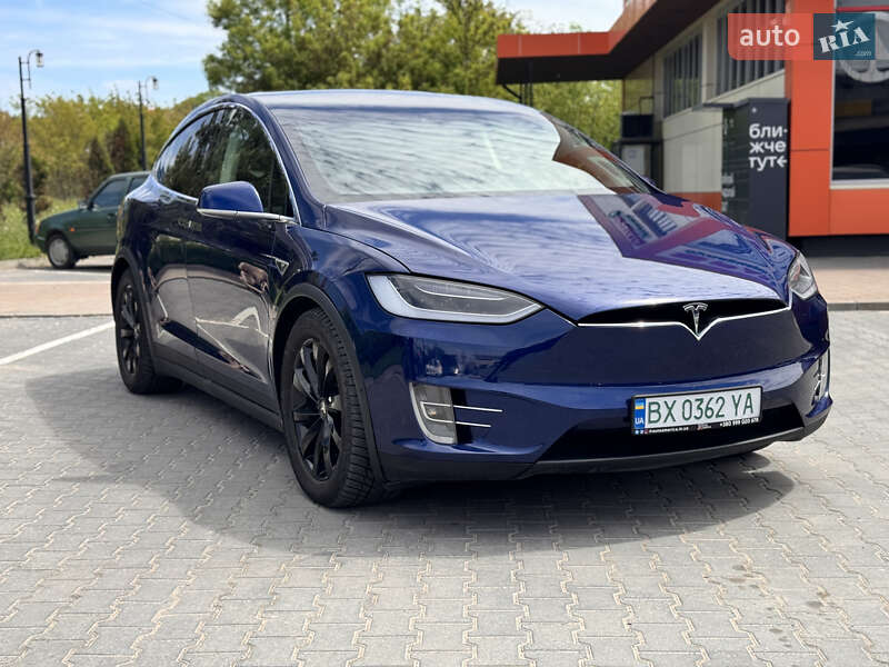 Позашляховик / Кросовер Tesla Model X 2016 в Хмельницькому