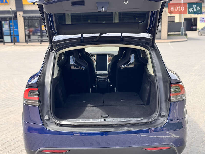 Позашляховик / Кросовер Tesla Model X 2016 в Хмельницькому