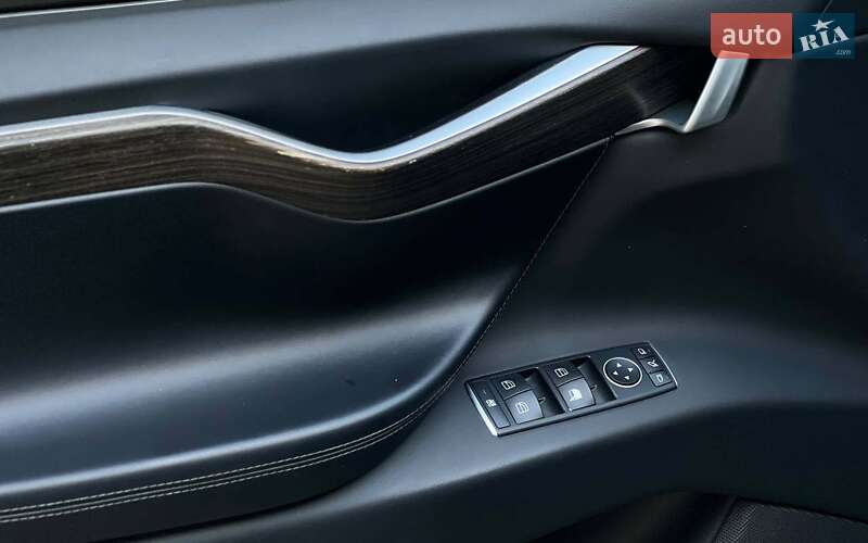 Внедорожник / Кроссовер Tesla Model X 2016 в Ивано-Франковске