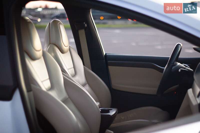 Внедорожник / Кроссовер Tesla Model X 2016 в Львове