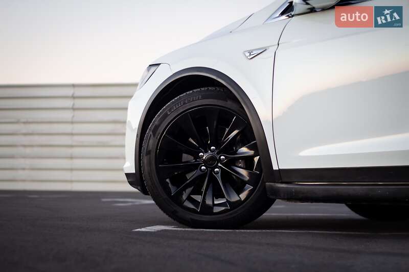 Внедорожник / Кроссовер Tesla Model X 2016 в Львове