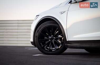 Позашляховик / Кросовер Tesla Model X 2016 в 