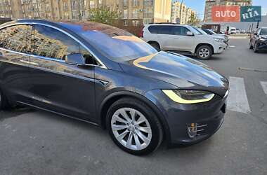 Позашляховик / Кросовер Tesla Model X 2017 в 