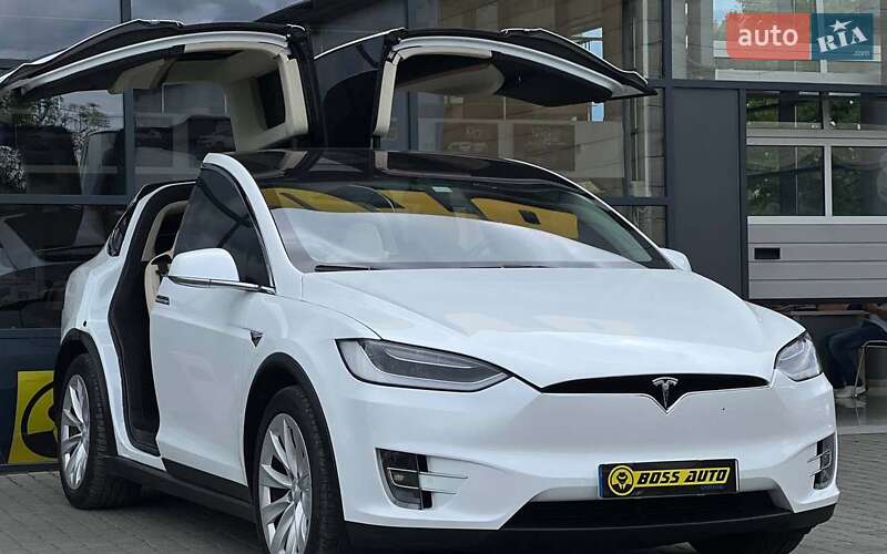 Позашляховик / Кросовер Tesla Model X 2018 в Івано-Франківську