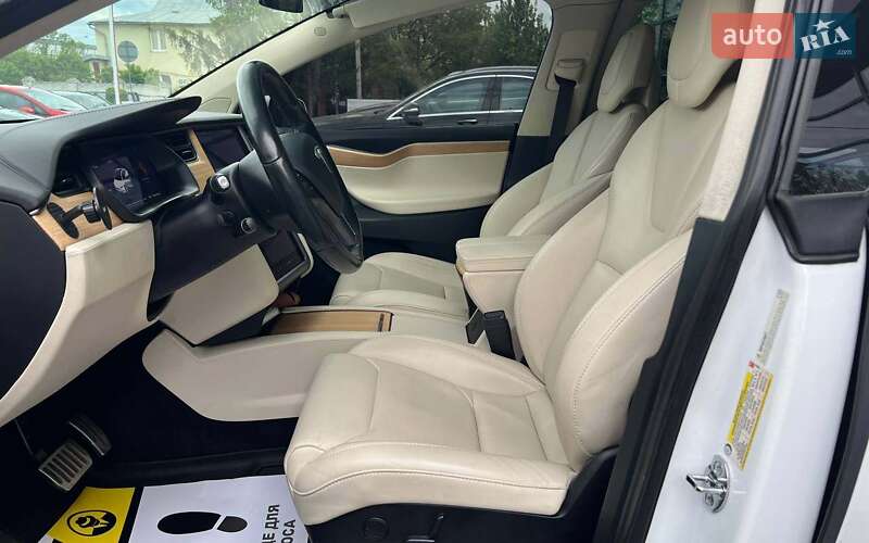 Позашляховик / Кросовер Tesla Model X 2018 в Івано-Франківську