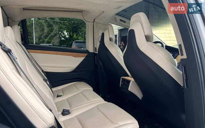 Позашляховик / Кросовер Tesla Model X 2018 в Івано-Франківську