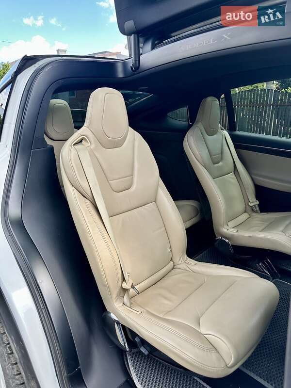 Внедорожник / Кроссовер Tesla Model X 2016 в Городке