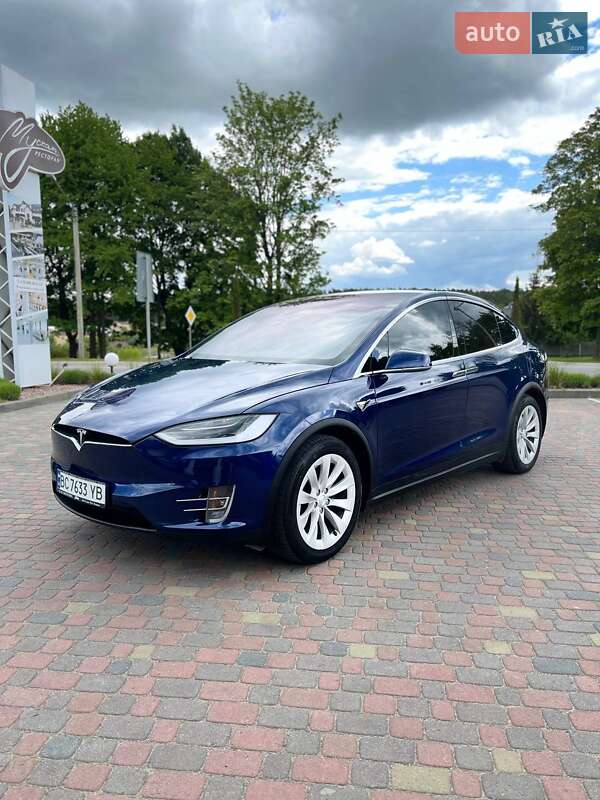 Внедорожник / Кроссовер Tesla Model X 2018 в Новояворовске