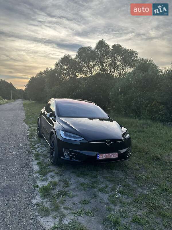Позашляховик / Кросовер Tesla Model X 2017 в Золочеві