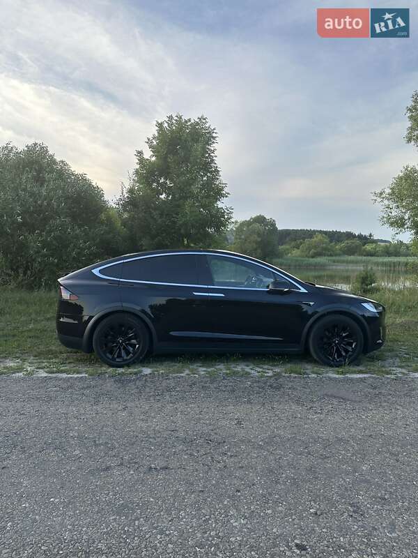 Позашляховик / Кросовер Tesla Model X 2017 в Золочеві