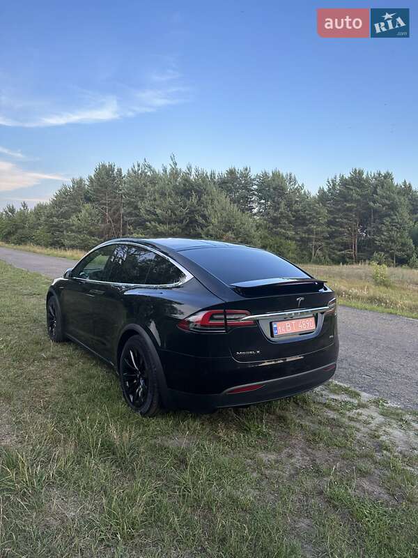 Позашляховик / Кросовер Tesla Model X 2017 в Золочеві