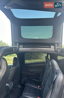 Внедорожник / Кроссовер Tesla Model X 2017 в 