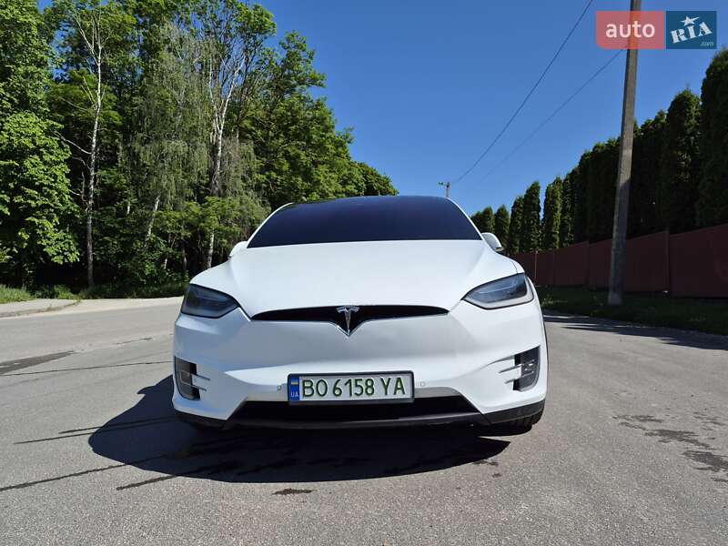 Позашляховик / Кросовер Tesla Model X 2016 в Тернополі