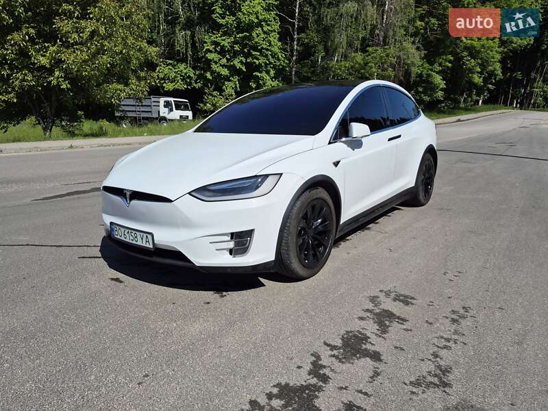 Позашляховик / Кросовер Tesla Model X 2016 в Тернополі