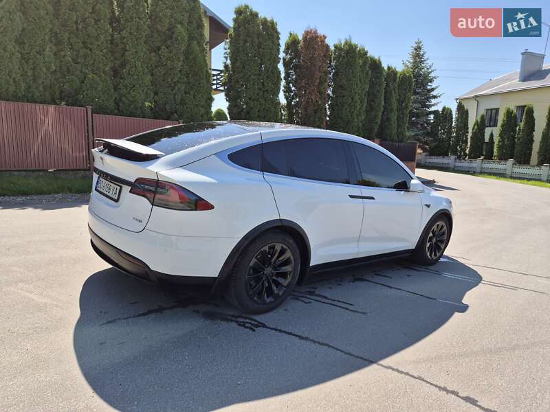 Позашляховик / Кросовер Tesla Model X 2016 в Тернополі