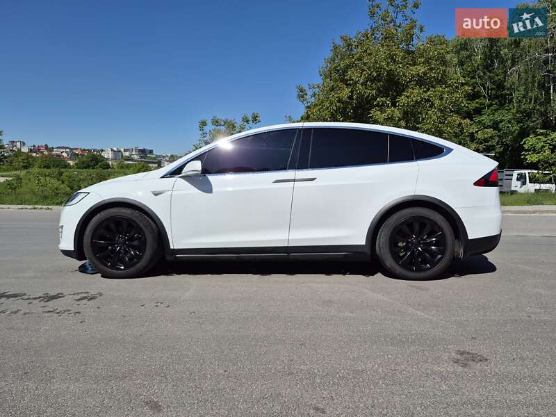 Позашляховик / Кросовер Tesla Model X 2016 в Тернополі