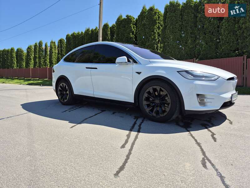 Позашляховик / Кросовер Tesla Model X 2016 в Тернополі