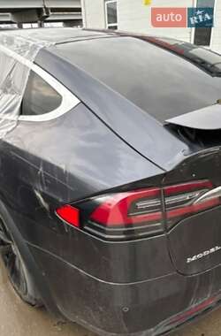 Позашляховик / Кросовер Tesla Model X 2018 в 