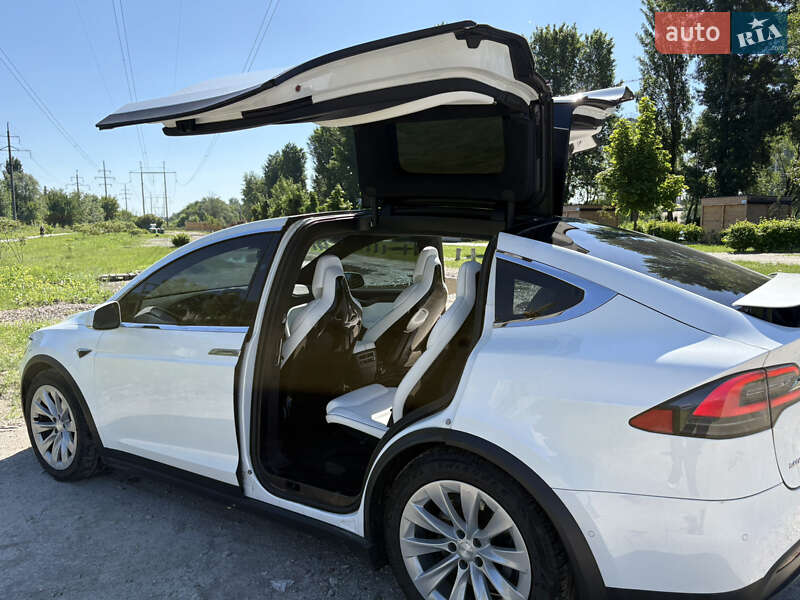 Позашляховик / Кросовер Tesla Model X 2017 в Києві
