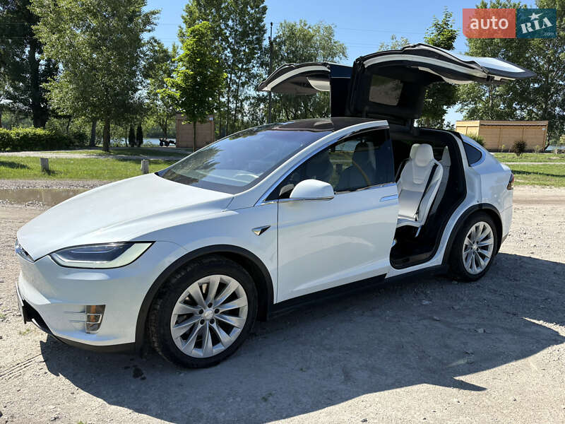 Внедорожник / Кроссовер Tesla Model X 2017 в 
