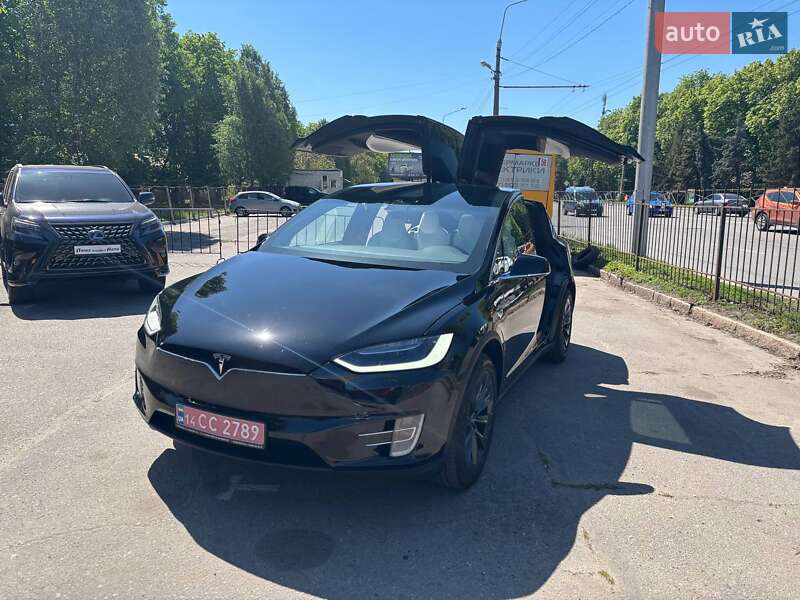 Tesla Model X 2019
