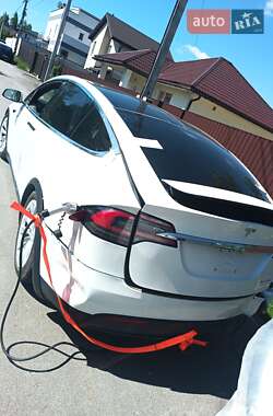 Позашляховик / Кросовер Tesla Model X 2020 в 