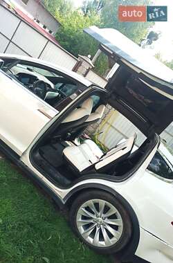 Позашляховик / Кросовер Tesla Model X 2020 в 