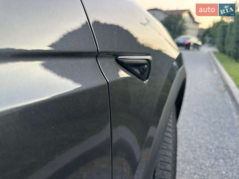 Позашляховик / Кросовер Tesla Model X 2017 в Дніпрі