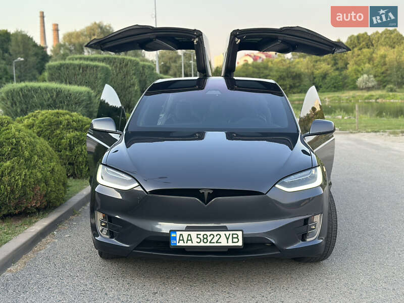 Позашляховик / Кросовер Tesla Model X 2017 в Дніпрі