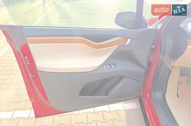 Позашляховик / Кросовер Tesla Model X 2019 в 