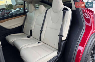 Позашляховик / Кросовер Tesla Model X 2019 в 