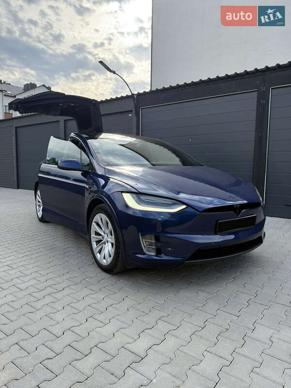 Внедорожник / Кроссовер Tesla Model X 2017 в 