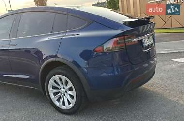 Внедорожник / Кроссовер Tesla Model X 2017 в 