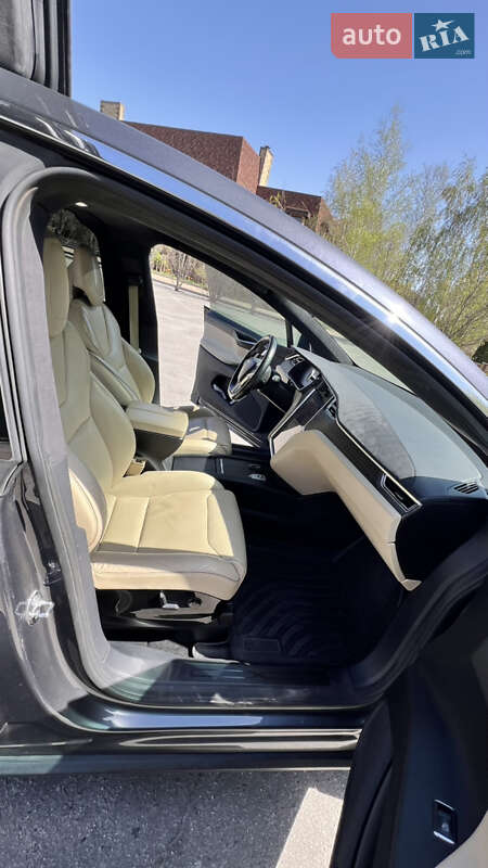 Позашляховик / Кросовер Tesla Model X 2016 в Харкові фото 15 Позашляховик / Кросовер Tesla Model X 2016 в Харкові