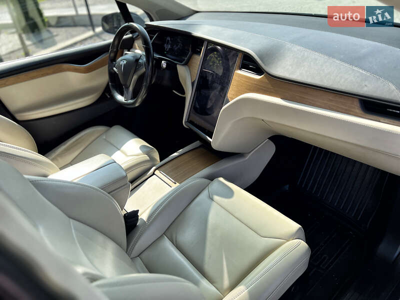 Позашляховик / Кросовер Tesla Model X 2018 в Вінниці