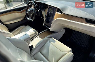 Позашляховик / Кросовер Tesla Model X 2018 в 