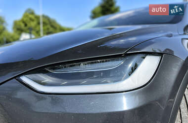 Позашляховик / Кросовер Tesla Model X 2018 в 