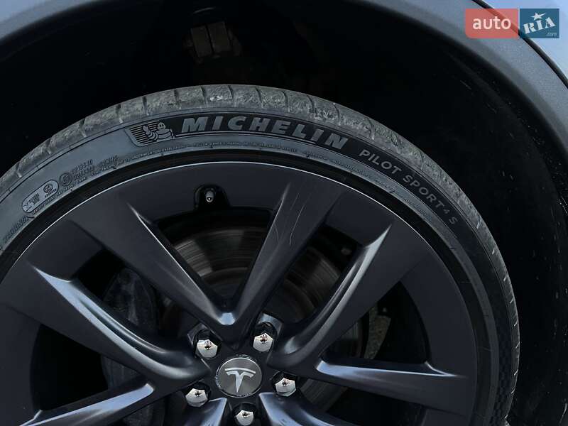 Позашляховик / Кросовер Tesla Model X 2019 в Харкові