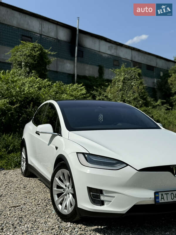 Позашляховик / Кросовер Tesla Model X 2016 в Івано-Франківську