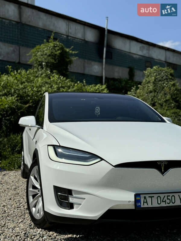 Позашляховик / Кросовер Tesla Model X 2016 в Івано-Франківську